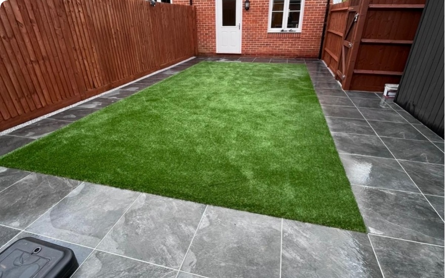 Design Artificial grass in Shinfield completed on10/01/2023