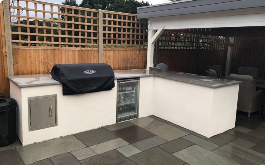 Creation Outdoor kitchen in Shinfield completed on11/01/2023