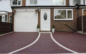 A new driveway and path using our SuDS*- compliant porous asphalt Stardraine
